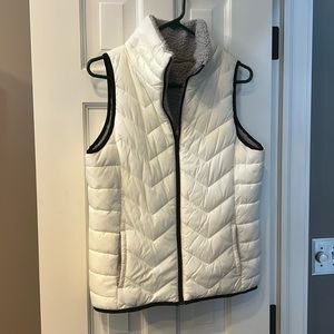 Reversible puffer and fleece vest